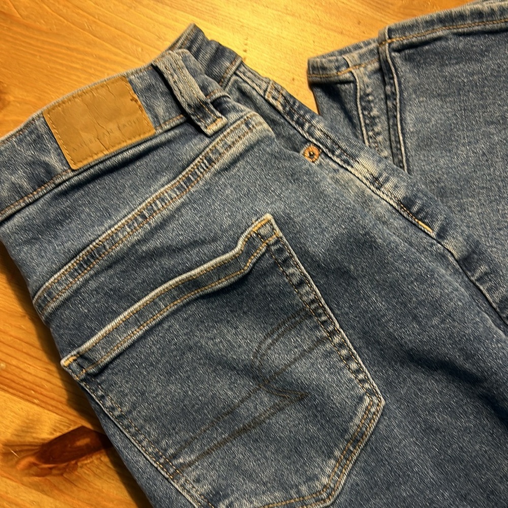 American Eagle MOM Jeans - Picture 4 of 7